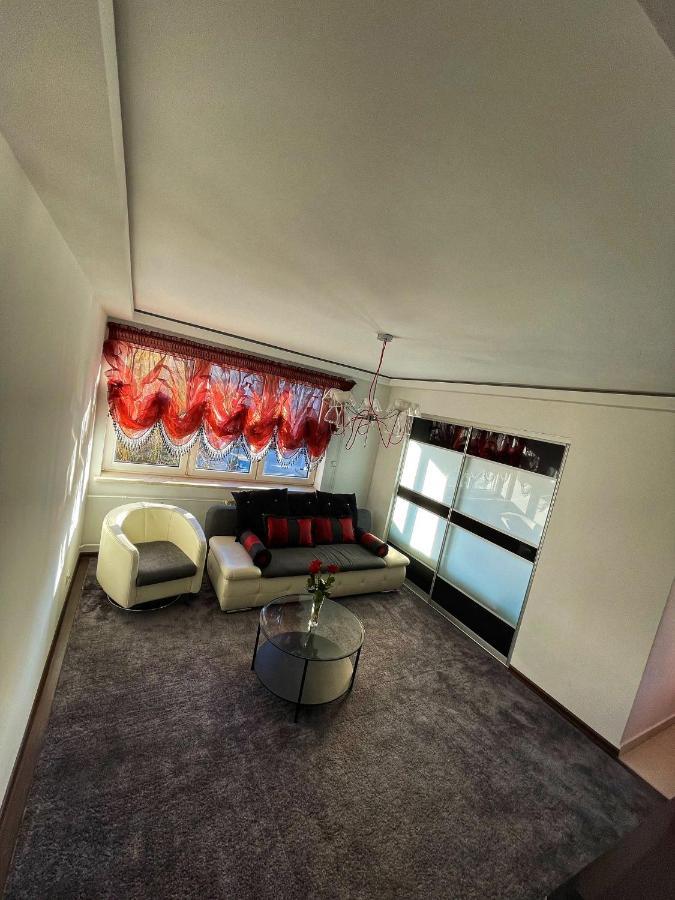 Luxury Red Apartment By Marta Radom Exterior photo